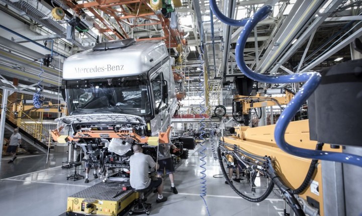 Mercedes-Benz adota lay-off e suspende contratos