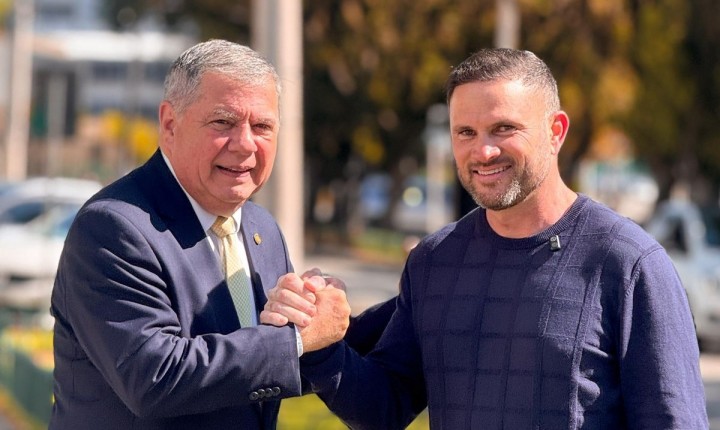 Parceria garante recuo escolar e desafoga trânsito no centro
