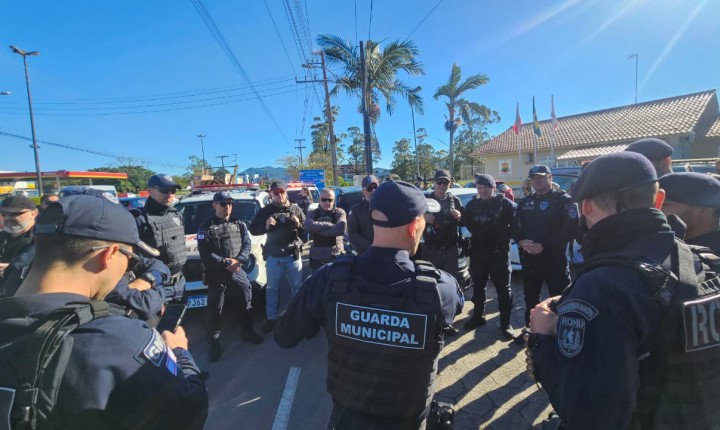 Operação remove 32 construções irregulares no sul da Ilha