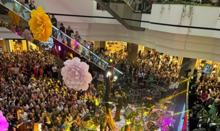 Blitz agita multidão em show histórico no Beiramar Shopping 