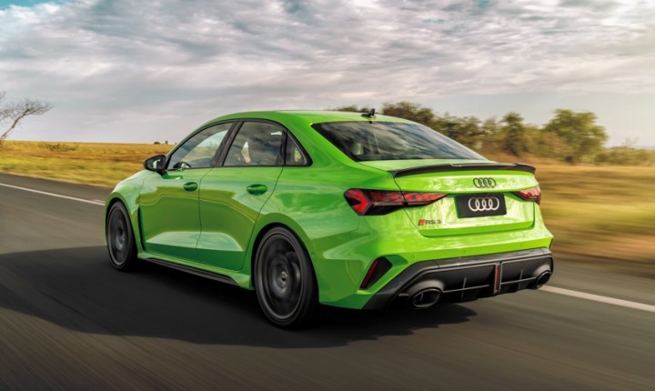 Audi RS 3 alia velocidade, design e tecnologia avançada
