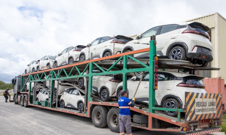 BYD entrega primeiros 75 elétricos Dolphin Mini no Brasil