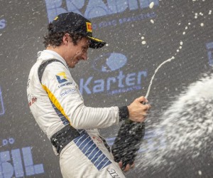 Alfredinho Ibiapina resiste à chuva e segue líder na Nascar