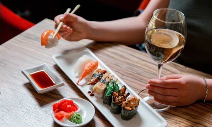 Vinhos leves revelam nova harmonia com sushi