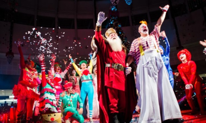 Espetáculo circense abre Natal Floripa com fantasia e luz