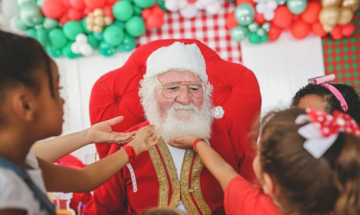 Natal Super Feliz Angeloni acende esperança na Capital