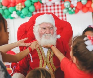 Natal Super Feliz Angeloni acende esperança na Capital