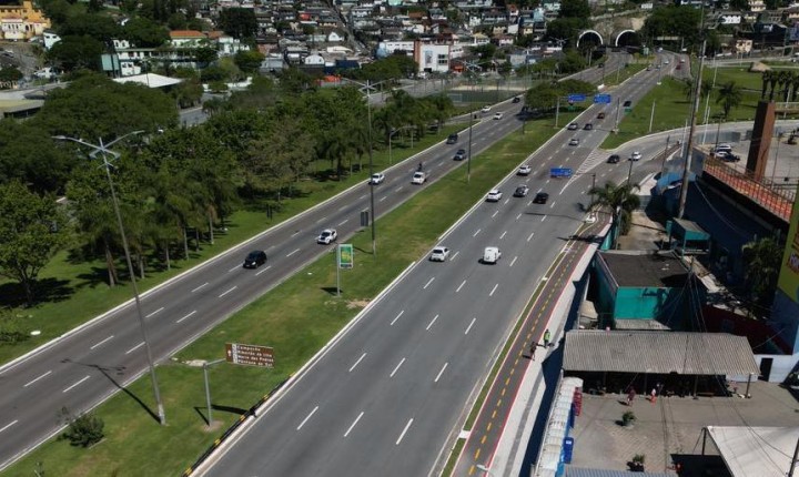 Avenida Gustavo Richard, no Centro, ganha ciclovia bilateral