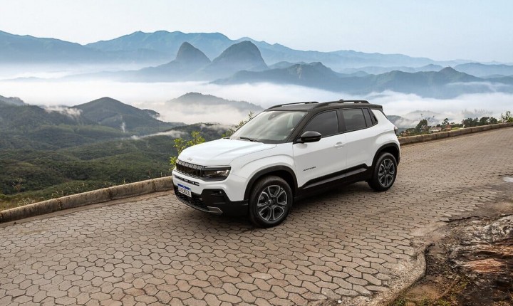 Jeep revela Avenger e prepara estreia nacional em 2026