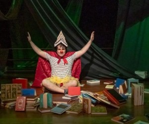 Palhaçaria aproxima crianças do universo das aves e livros