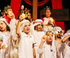 Estudantes levam mensagem do Natal à Beira-Mar Continental