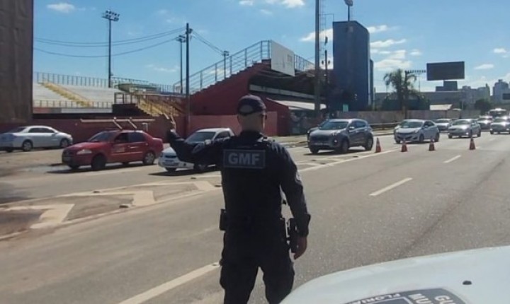 Motoristas precisam ficar atentos às vias bloqueadas na Capital