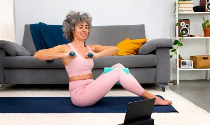 Exercícios em casa fortalecem independência na terceira idade