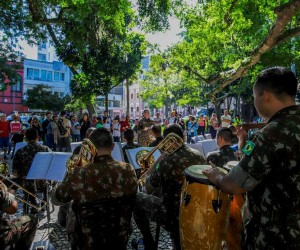 Bandas e fanfarras transformam Centro em palco musical