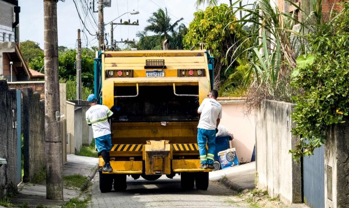 Florianópolis reforça coleta de lixo nos balneários