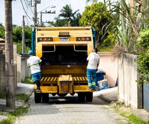 Florianópolis reforça coleta de lixo nos balneários