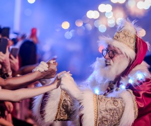 Desfile de Natal leva arte e luzes à Beira-Mar