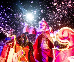 Desfile de Natal reúne 40 mil na Beira-Mar
