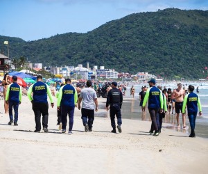 Agentes comunitários iniciam atuação nas praias da Capital