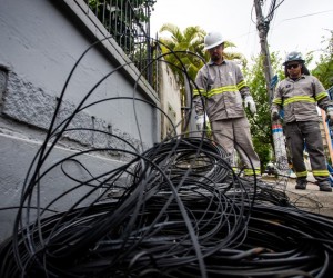 Ações limpa-poste transformam paisagem urbana da capital