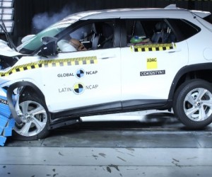 Yaris Cross recebe duas estrelas em teste de segurança