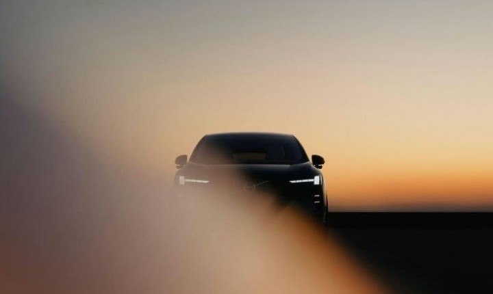 Novo Volvo EX60 promete autonomia recorde de 810 km