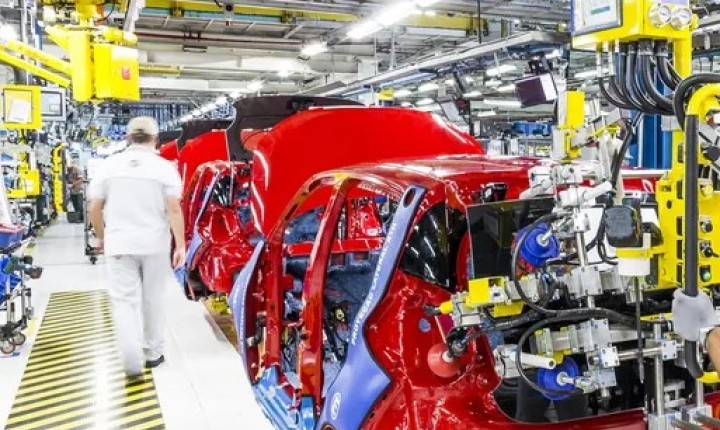 Produção da Stellantis cresce 12% e reforça base industrial