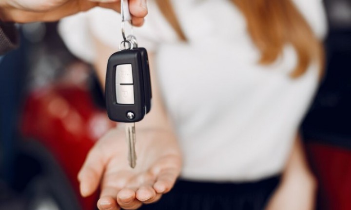 Juros altos retraem varejo de carros nacionais