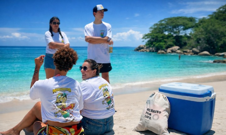 Verão em Florianópolis ganha ações na praia, luau e sorteio para a Ilha do Campeche