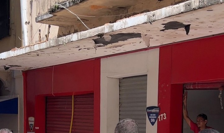 Operação avalia risco em marquises de prédios centrais