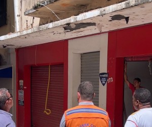Operação avalia risco em marquises de prédios centrais