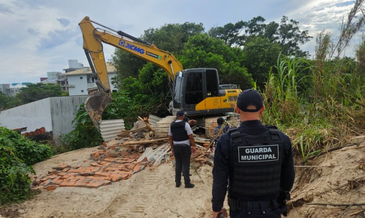 Nove edificações ilegais são removidas em área protegida