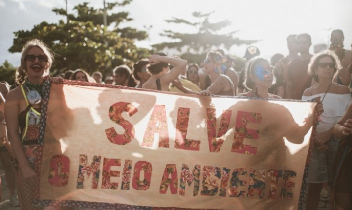 Bloquito reúne multidão no pré-carnaval do Sul da Ilha