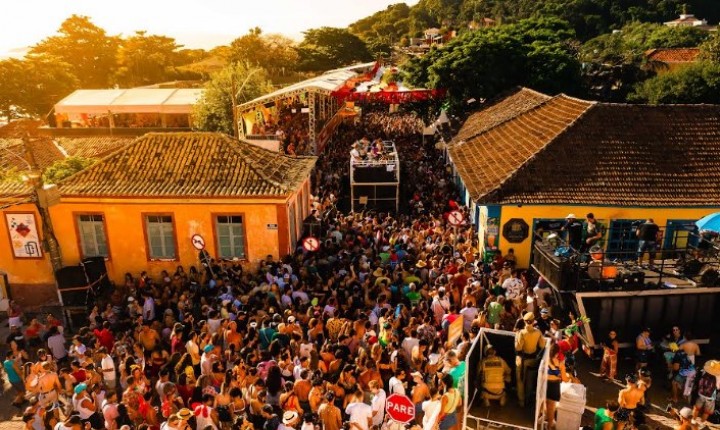 Pós-Carnaval mantém festa nas ruas de Floripa