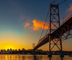 Ponte Centenária: livro celebra a força simbólica da Ponte Hercílio Luz, por Fernando Teixeira