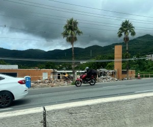 Antiga sede de jornal vira pó