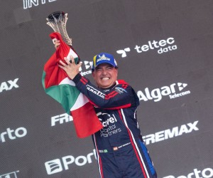 Gaidzinski sobe ao pódio duplo em Interlagos