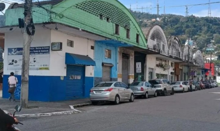 Prédio da antiga rodoviária vira foco de insegurança