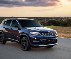 Jeep Compass mantém liderança entre SUVs médios