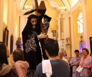 Procissão Senhor dos dos Passos reúne multidão