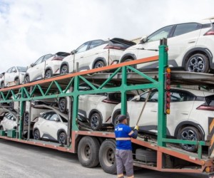 Com vendas em alta, BYD abre terceiro turno e contrata