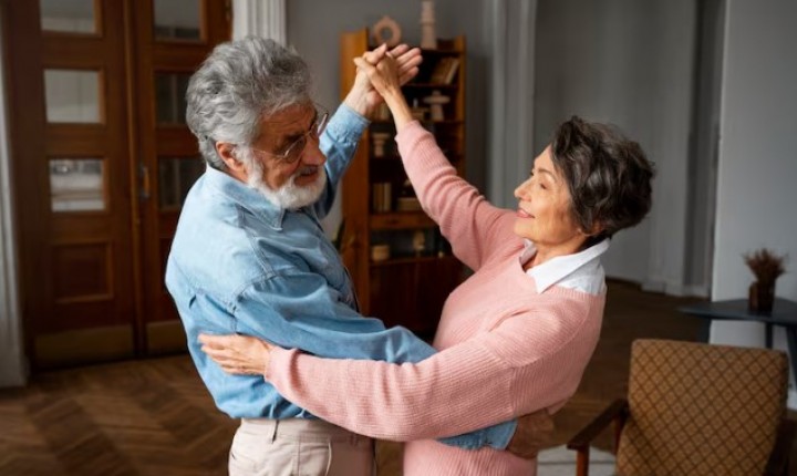 Dança 60+ movimenta idosos na Capital