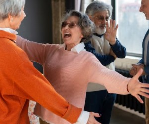 Vínculos sociais influenciam sua saúde após 45 anos