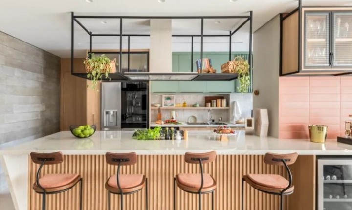 Banquetas altas viram aposta da decoração