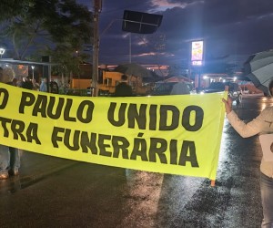 Manifestação amplia pressão contra funerária no João Paulo