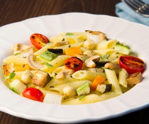 Salada de penne reúne sabor e leveza