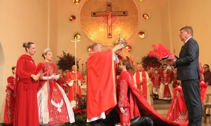Festa do Divino reúne mais de 3 mil fiéis