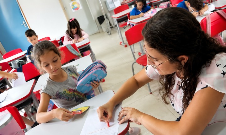 Floripa cria bônus para educadores municipais