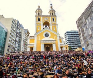 Centro de Floripa recebe espetáculo de baterias