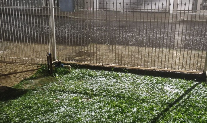 Chuva e granizo atingem Florianópolis; Defesa Civil mantém alerta